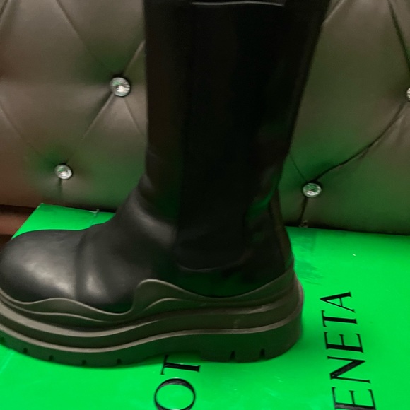 Bottega Veneta Tire Chelsea Boots - Picture 9 of 10